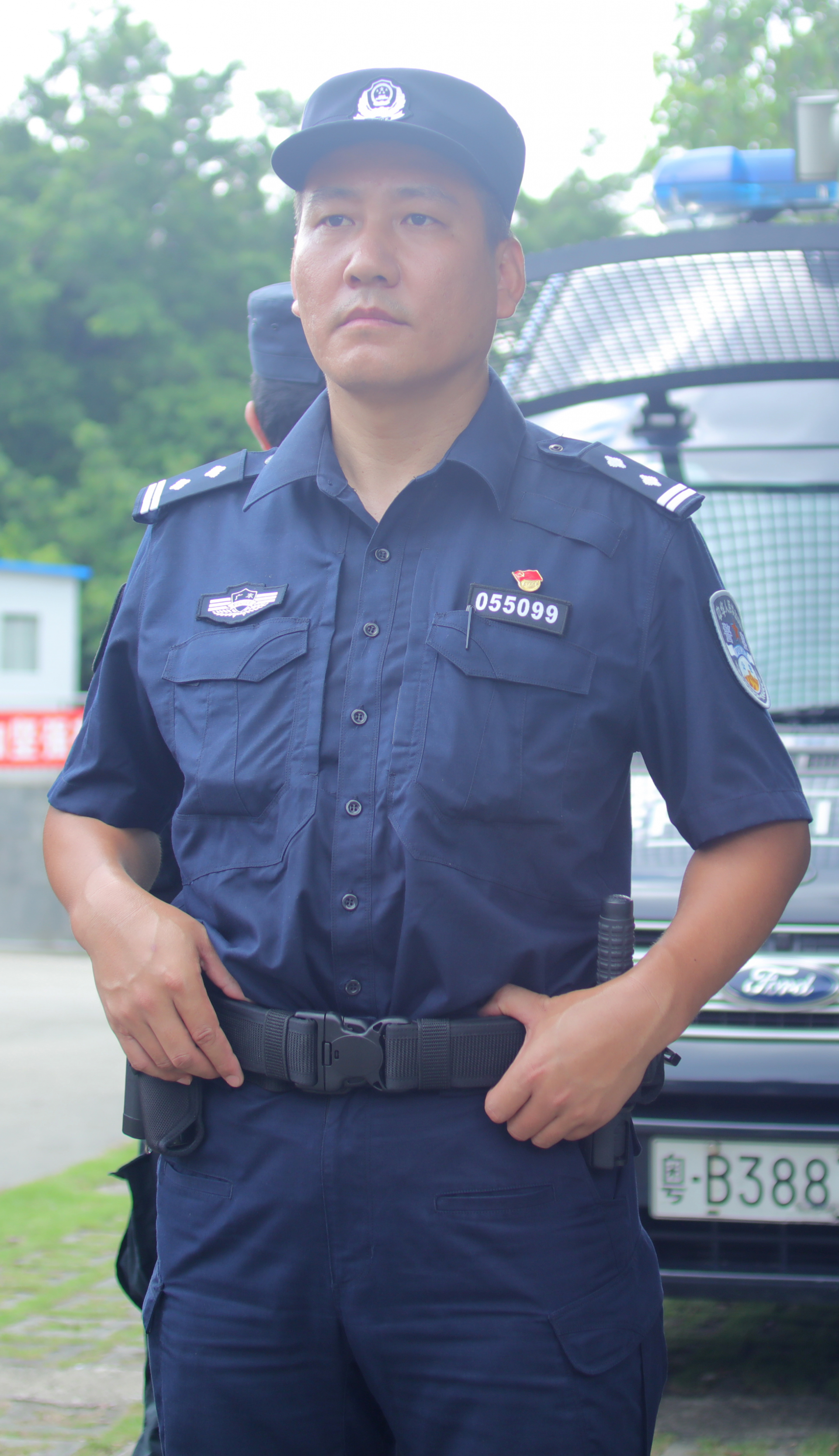 郑全兵：始终奋战在警队最前沿