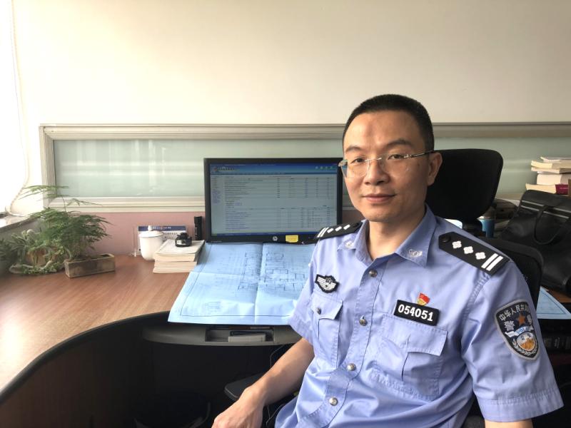 左剑：执着铸就“建审标兵”
