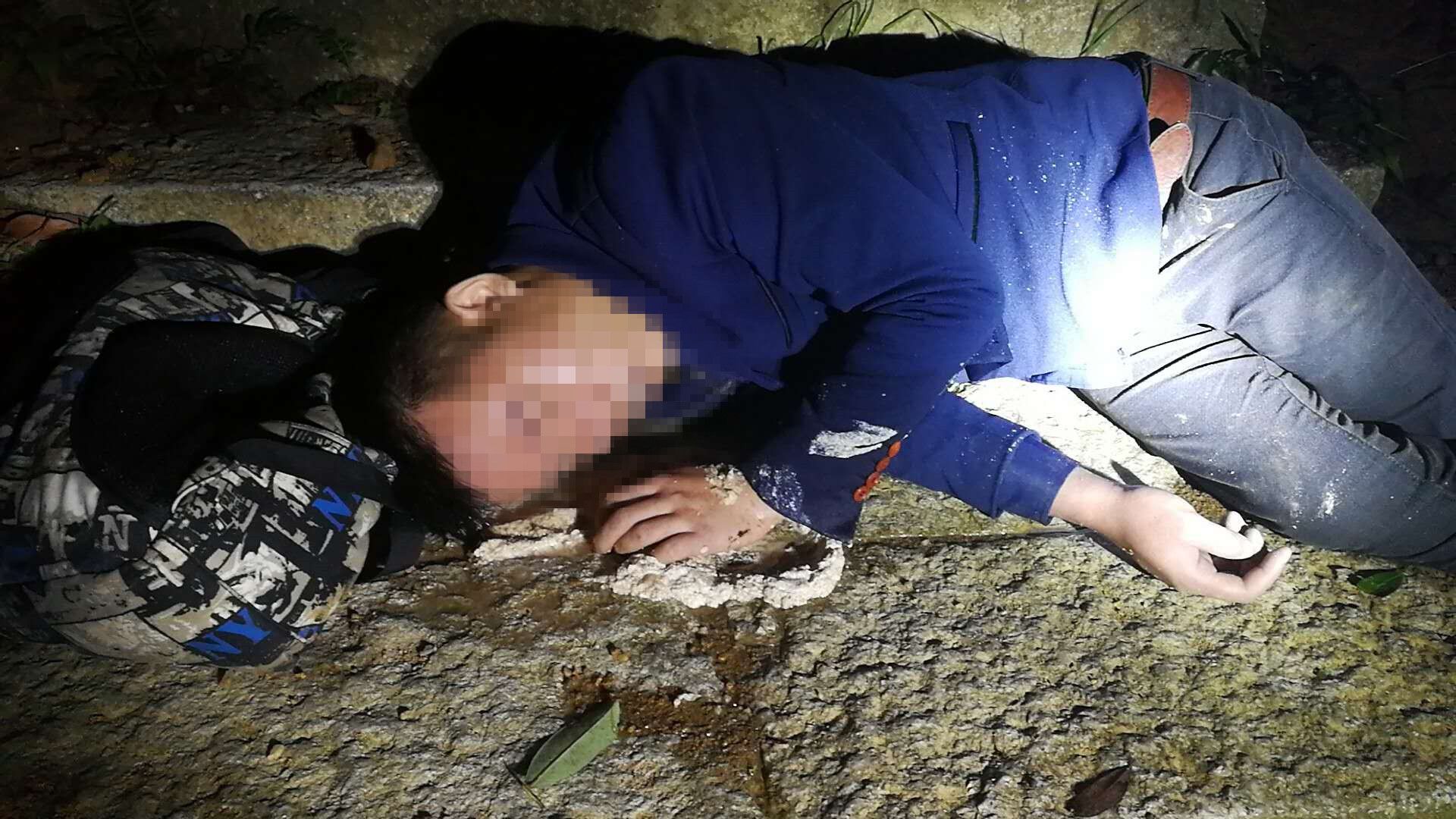 醉酒男夜卧深山 盐田警方8小时紧急救助化险为夷