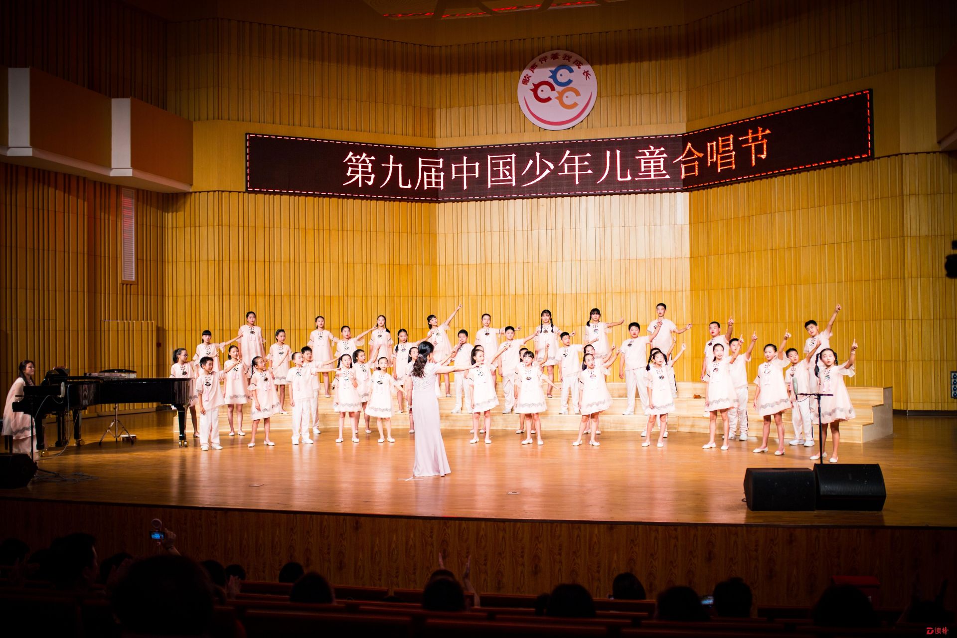 蛇口“五彩石”学校合唱团中国少儿合唱节展风采！