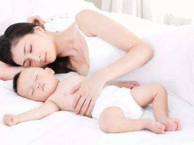 尽早添加辅食有助改善婴儿睡眠         