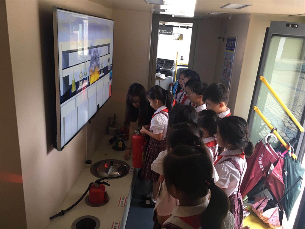 平安过暑期，大鹏消防为学生送上“安全包”