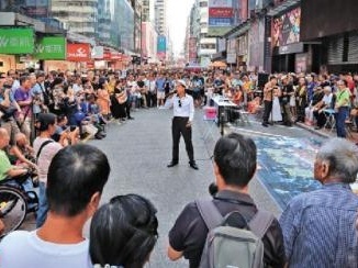 香港旺角行人专用区将正式取消 表演者转战尖沙咀