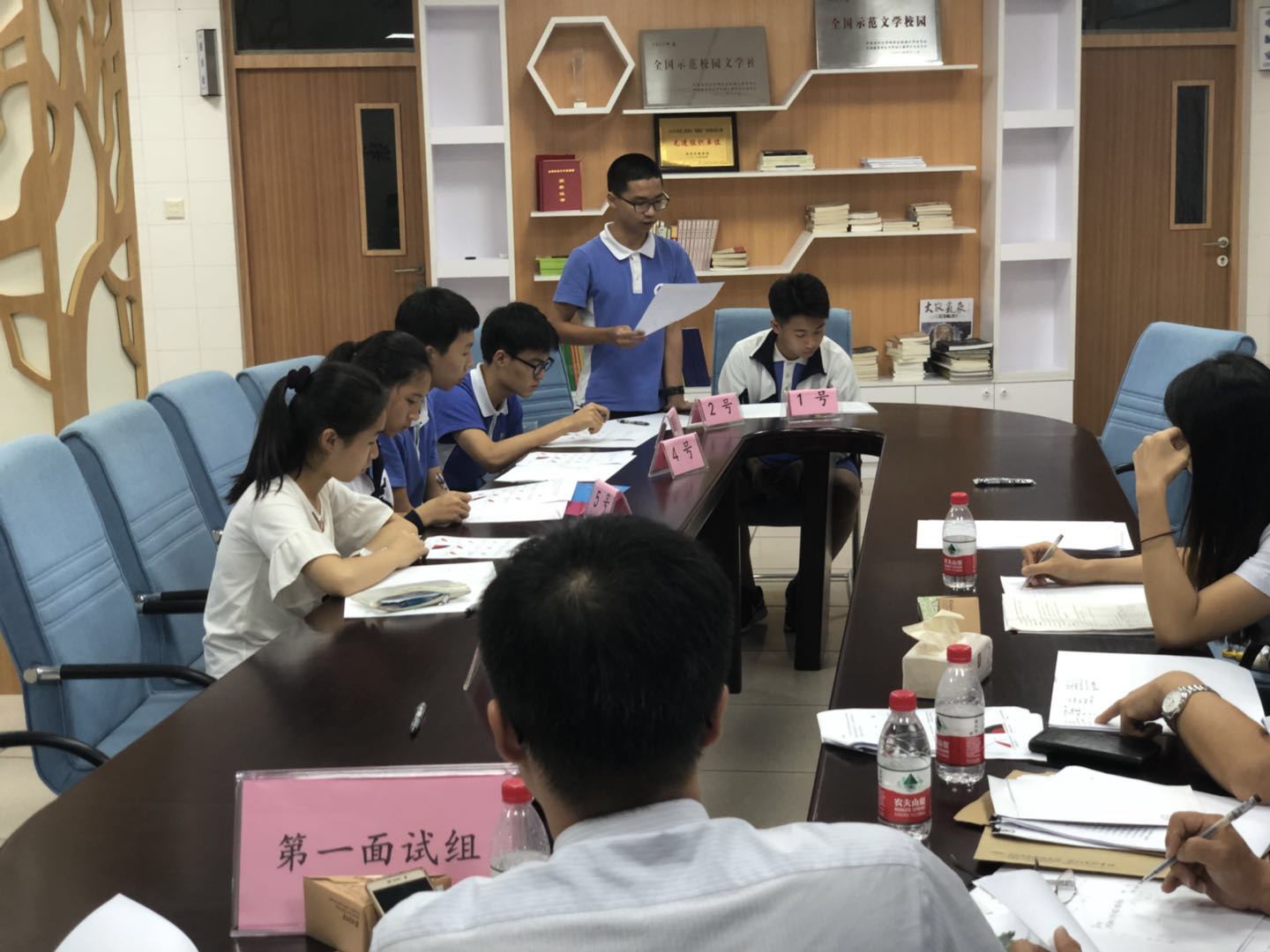 深圳四大名校自主招生同日举行 面试题目让人耳目一新 