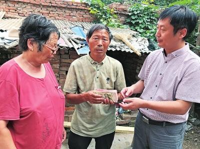 2亩西瓜被砍瓜农获1.7万捐款 他却用来为村民打井 