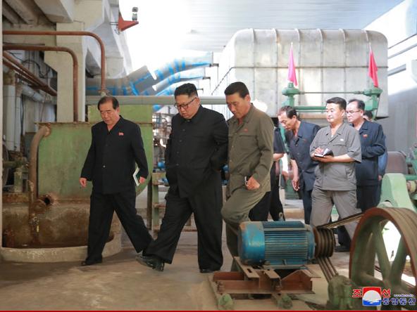 金正恩继续视察朝中边境地区和企业，罕见进行接连批评