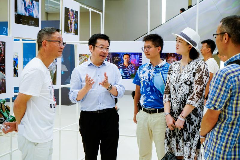 “外眼看华强北”摄影展开幕 光影里铭记华强北腾飞