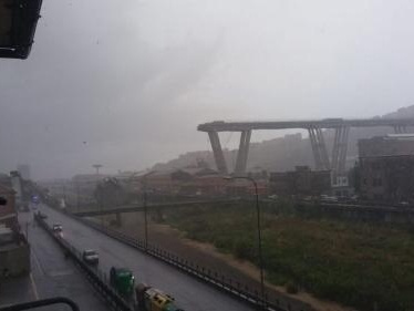 意大利热那亚公路桥垮塌 已致22人遇难