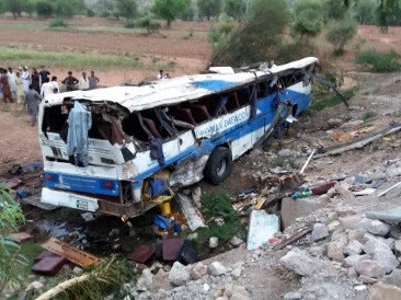 巴基斯坦大巴与油罐车相撞 致至少14人死亡超30人受伤
