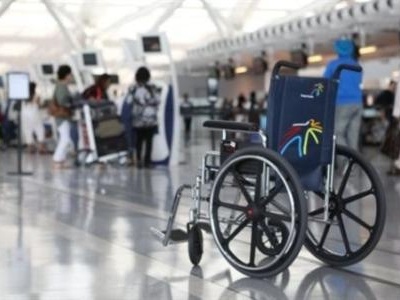 重病患者机场借轮椅被要求提供医院证明 医院拒开