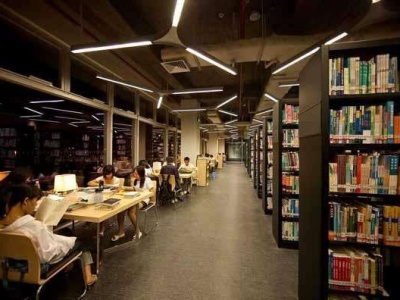 深圳大学城图书馆“谢绝儿童”：服务教研，无少儿读物