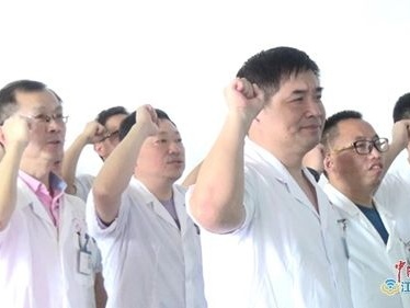 习近平对首个“中国医师节”作出重要指示