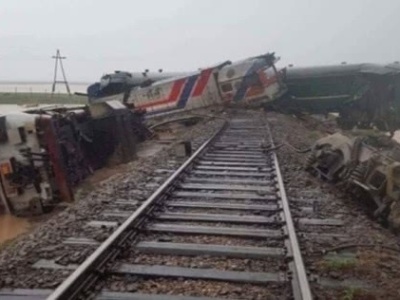 蒙古国暴雨导致洪水冲毁铁路 载有328名乘客列车脱轨