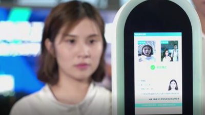 扫码“刷脸”60秒过安检！在深圳坐飞机再不怕忘带身份证了