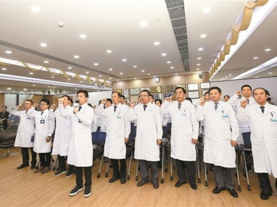 致敬深圳医生！3万多医师每年完成近亿人次门诊！