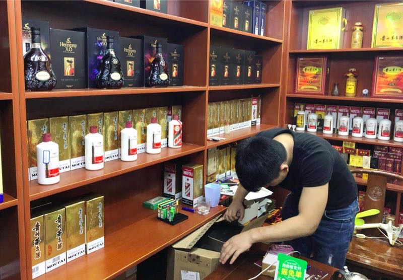 自带茅台下馆子？小心被调包成假酒！