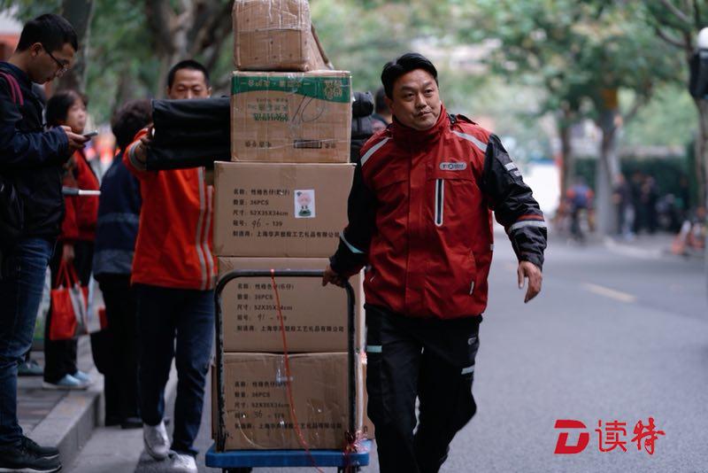 万名星级快递员获千万重奖  激励好服务将成为常态