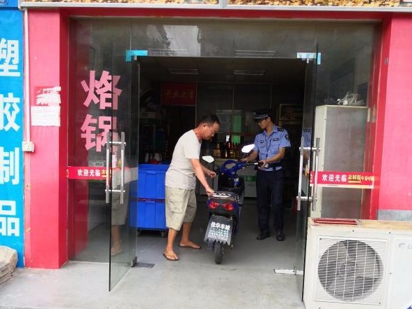 燕罗持续早巡清理整治隐患