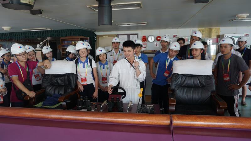 登上海轮当“船长”！深圳海事局办航运知识夏令营