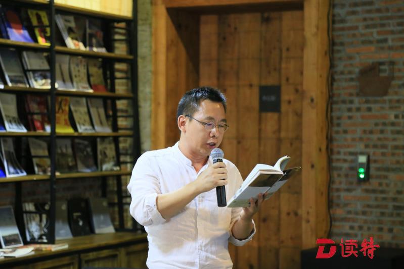 深圳的诗意 谢湘南携新书《深圳时间》亮相飞地书局  