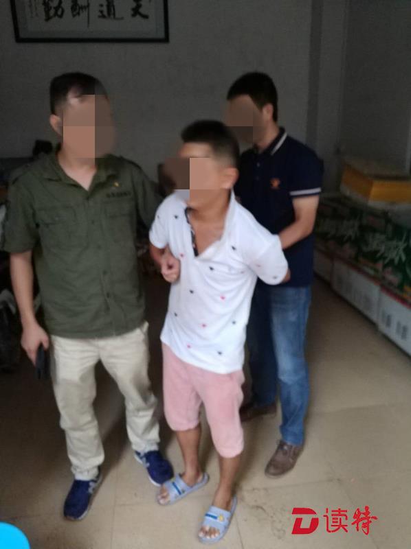 潜逃两年终难逃法网 燕罗派出所凭井盖抓捕疑犯           
