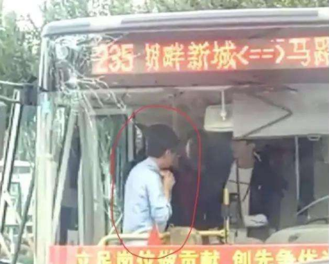 沈阳一乘客殴打公交司机致车辆失控5人受伤 已被刑拘