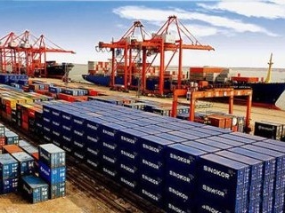 前7月货物贸易进出口增长8.6% 顺差收窄30.6%