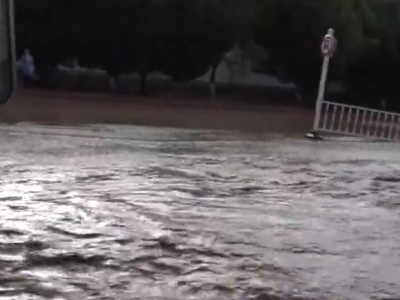 新疆哈密特大暴雨引发洪水 致20人遇难8人失踪