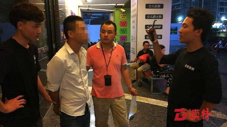 男子偷换商铺收款“二维码”，顾客扫一扫他随时收钱