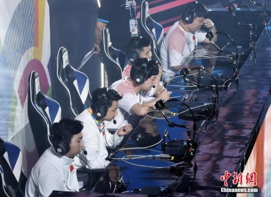 亚运电竞表演赛中国捧杯 选手直言训练很艰苦