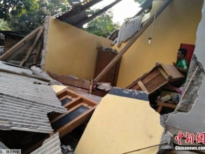 印尼龙目岛地震被困中国游客获救 官方再发海浪预警