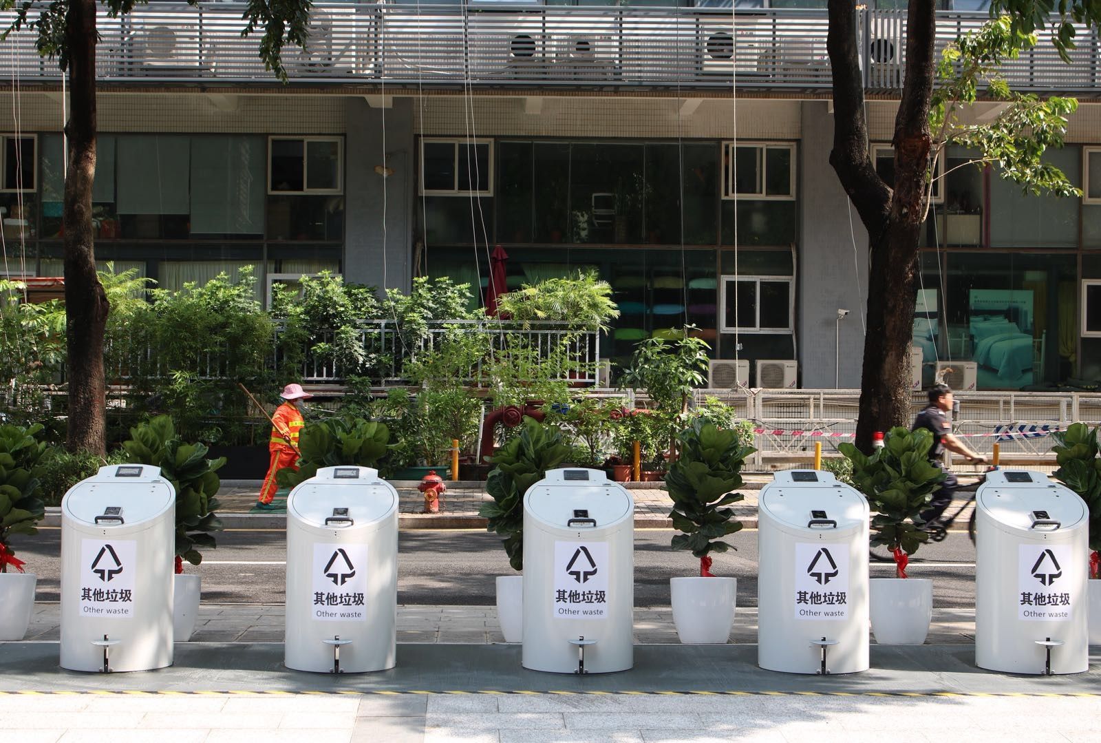 深圳首个智能地埋式垃圾收集点长啥样？快来看看