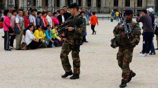 中国游客在法国频遭盗抢，大使馆就安全问题约见法国警方