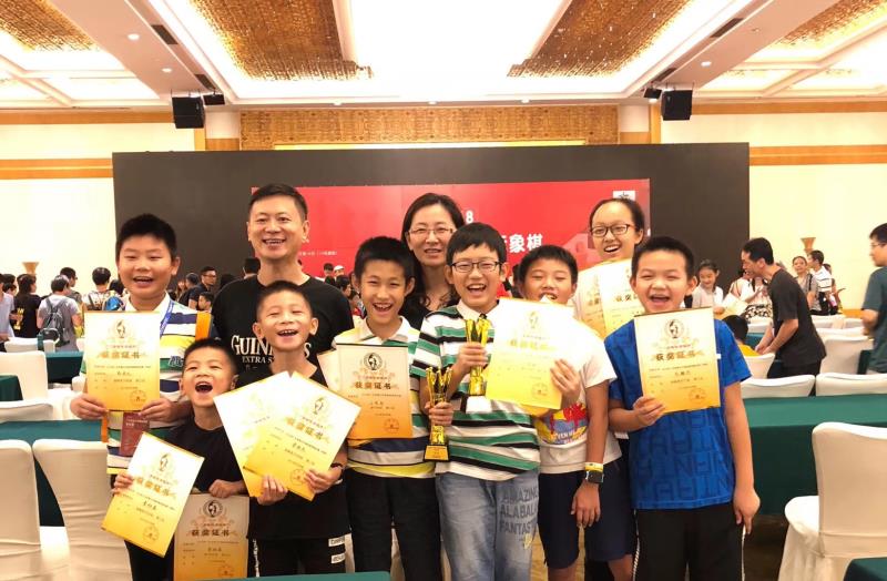 深圳队包揽全部小团体冠军 称霸省青少年国象锦标赛