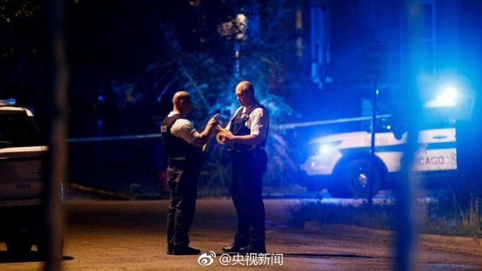 这个周末,美国芝加哥发生多起枪击案件致2死44伤