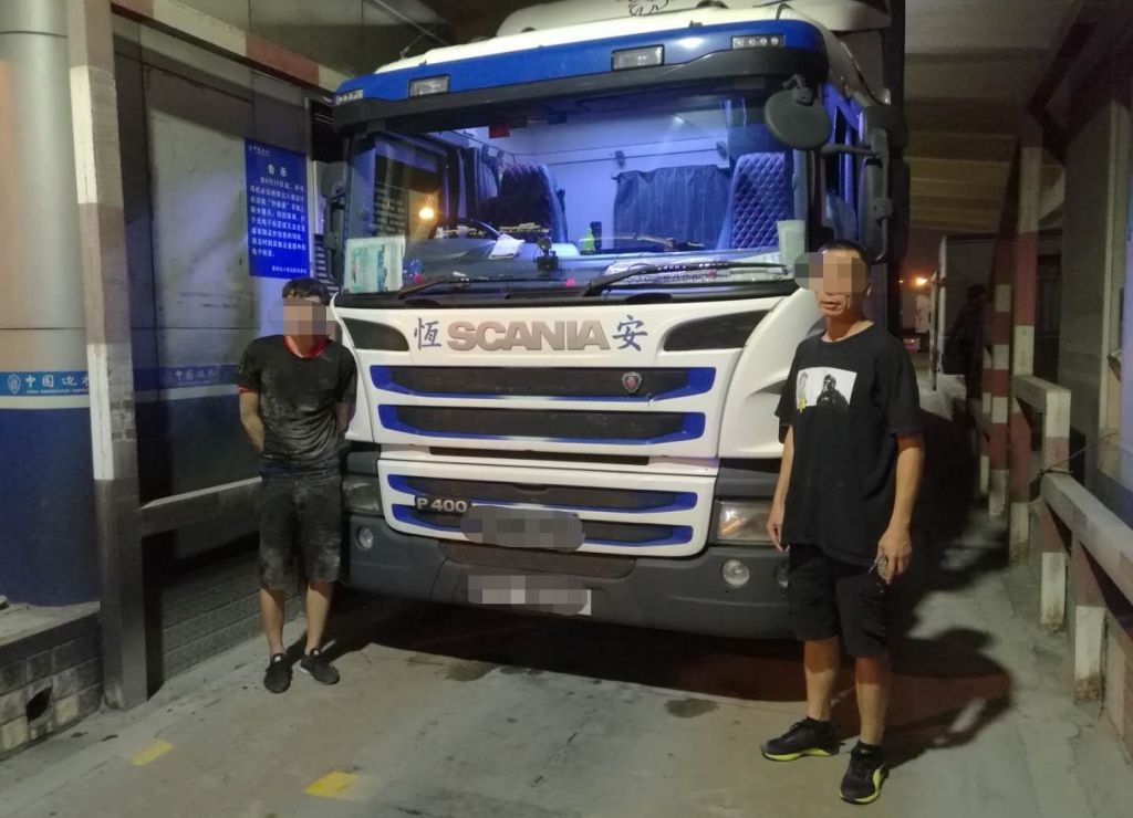 暑期口岸偷渡频发！皇岗口岸半小时接连查获两起偷渡案
