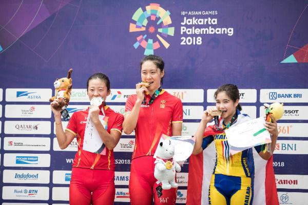 点赞！中国选手包揽自行车山地越野男、女金银牌