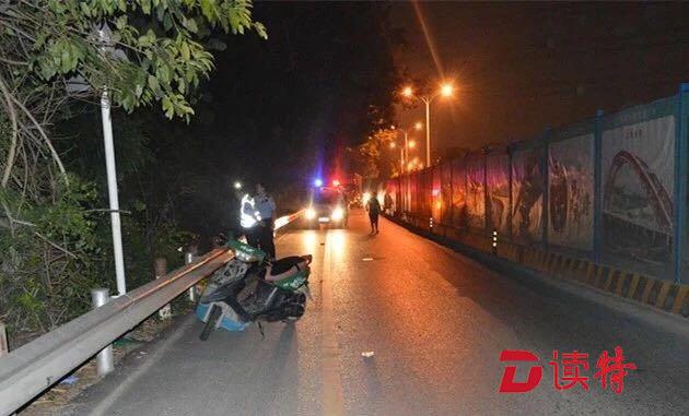 男子醉骑摩托车撞护栏当场死亡