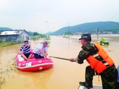 广东多地发生洪涝灾害 省军区转移安置受灾群众2151人次