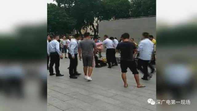 福田卓悦汇 外卖小哥取餐时遭众保安围殴 肋骨被打断！
