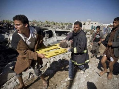也门载有儿童的巴士遭不明武装袭击 造成数十人死伤