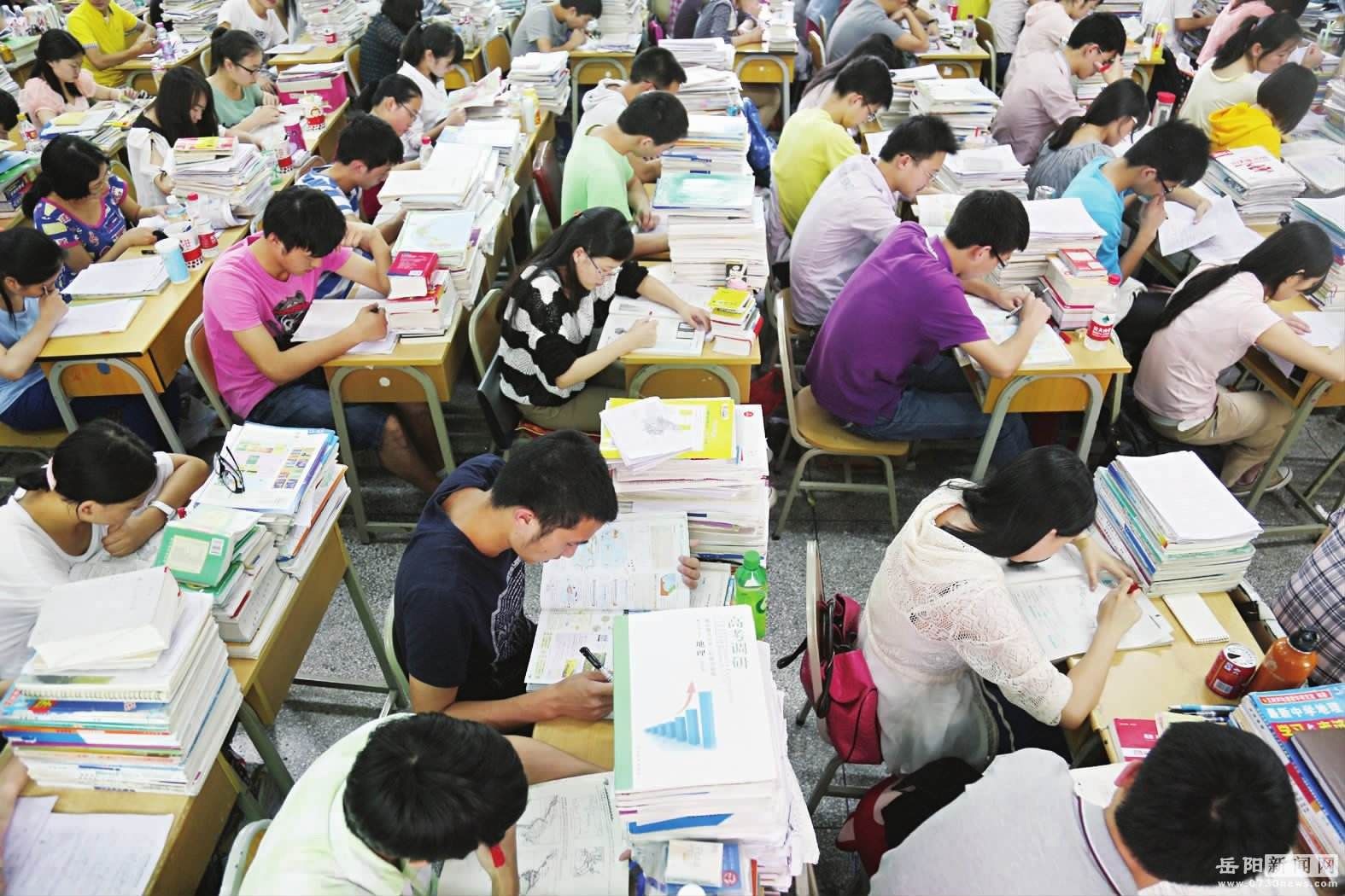 河南招生办回应家长对高考答题卡质疑：成绩准确无误