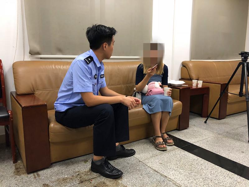 17岁少女瞒家人远行会男网友遭遇惊险