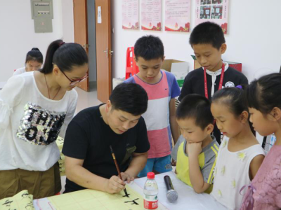“古色古香”弘扬中华文化 航城街道传统书法培训吸引孩子