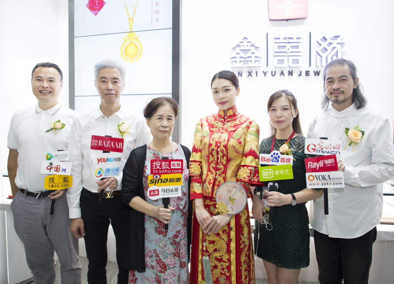 鑫囍缘展馆：非遗和匠心大师齐亮相，金线嫁衣吸引眼球