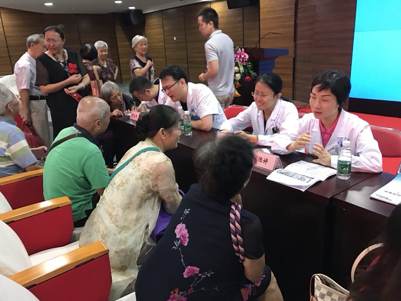 市二医院举办阿尔茨海默病义诊