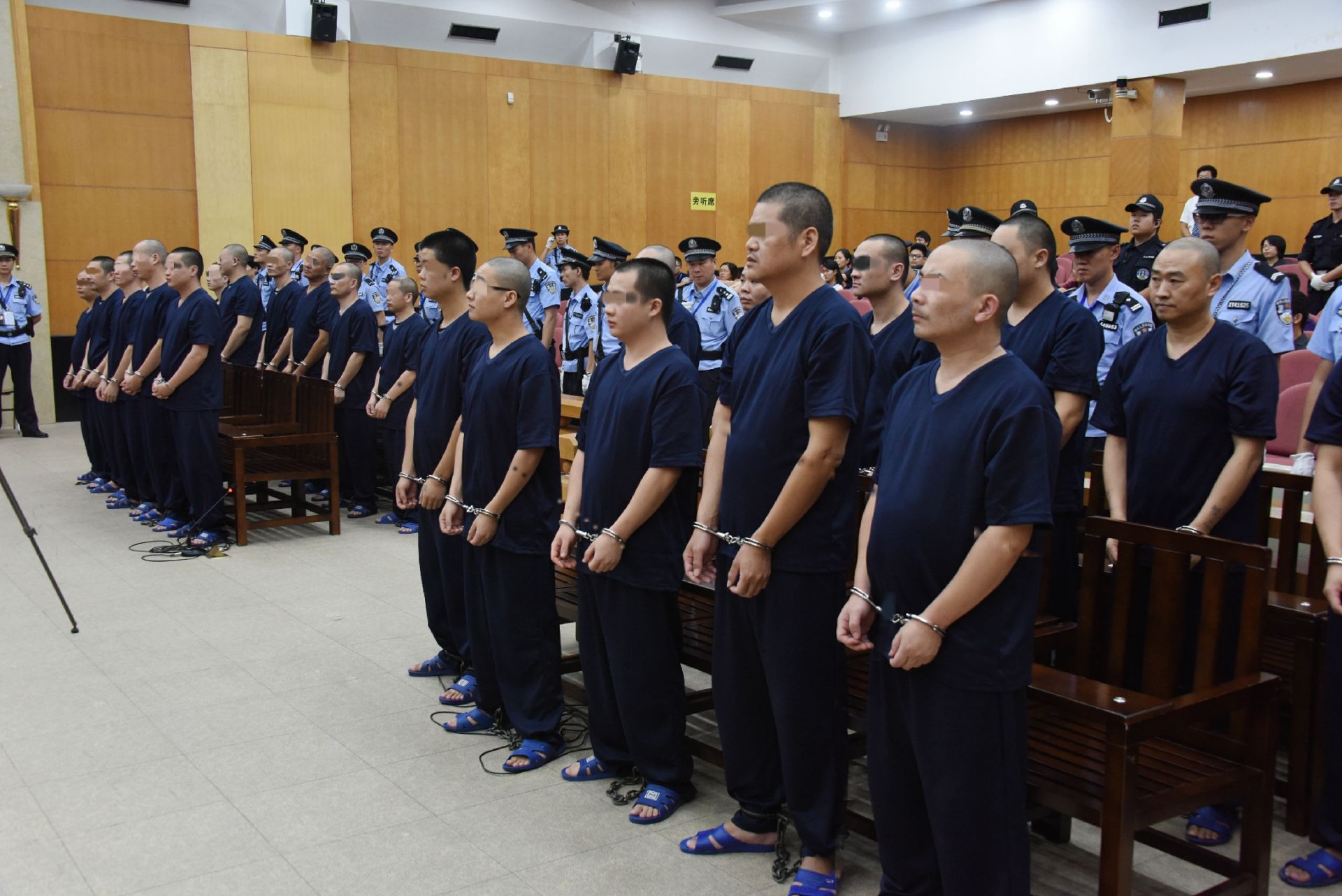 东莞中院公开宣判宋利斌等29人涉黑案