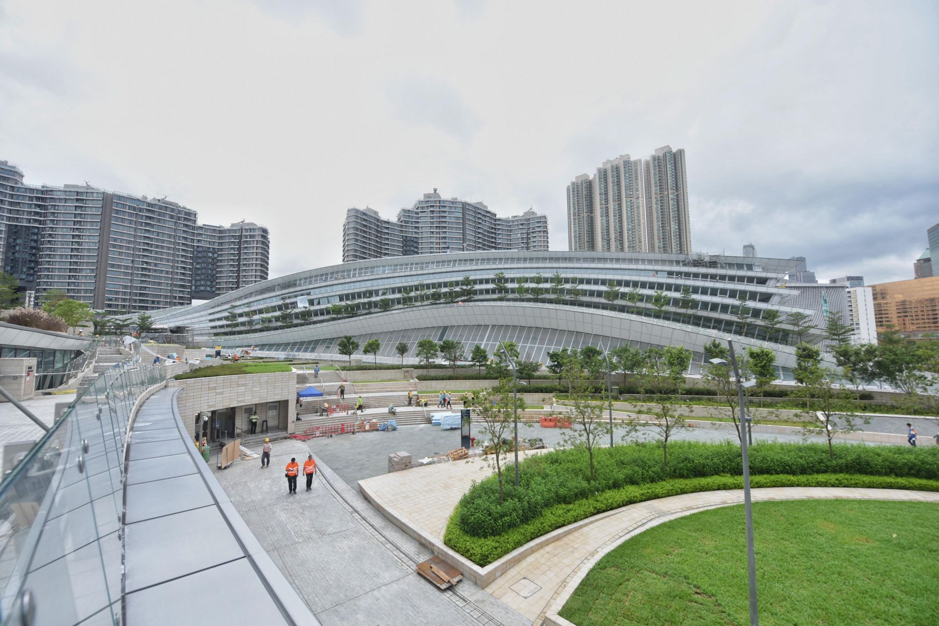 内地高铁网延伸至香港 广深港高铁车票9月10日开始发售