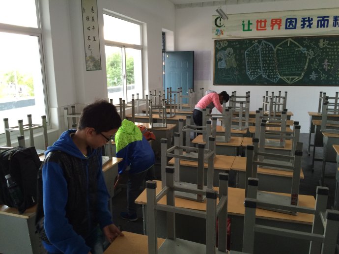 谷哥特搜 | ​家委会花钱请人代学生搞卫生，你怎么看？
