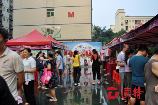 这招让外来人员解乡愁 龙华区总工会举办中秋游园  